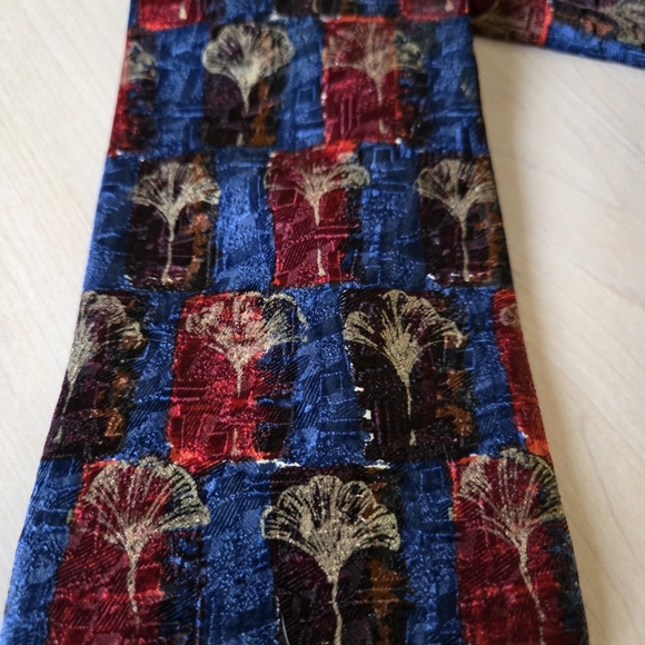 Ermenegildo Zegna Blue and Red Artistic Tie - Picture 4 of 7